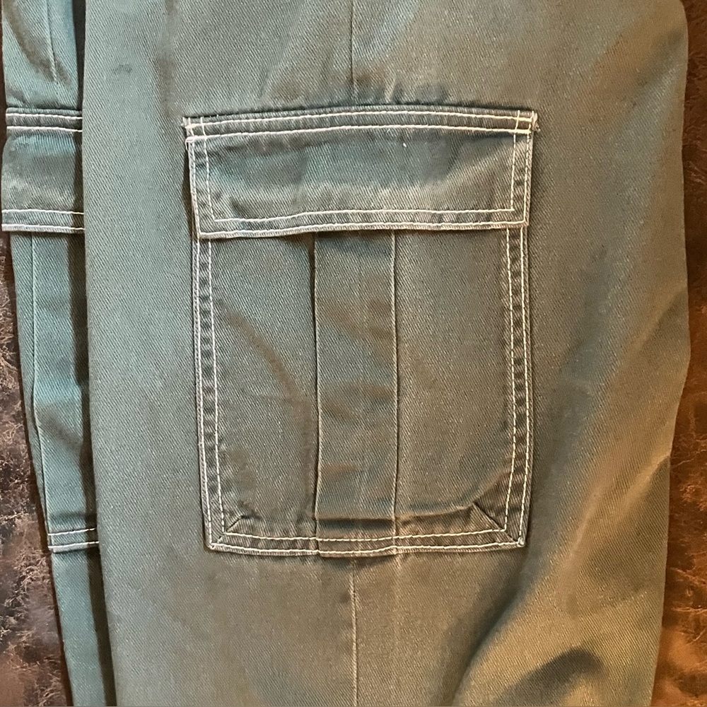 H&M Women's Green Cargo Pants, Size 8 - Picture 6 of 11